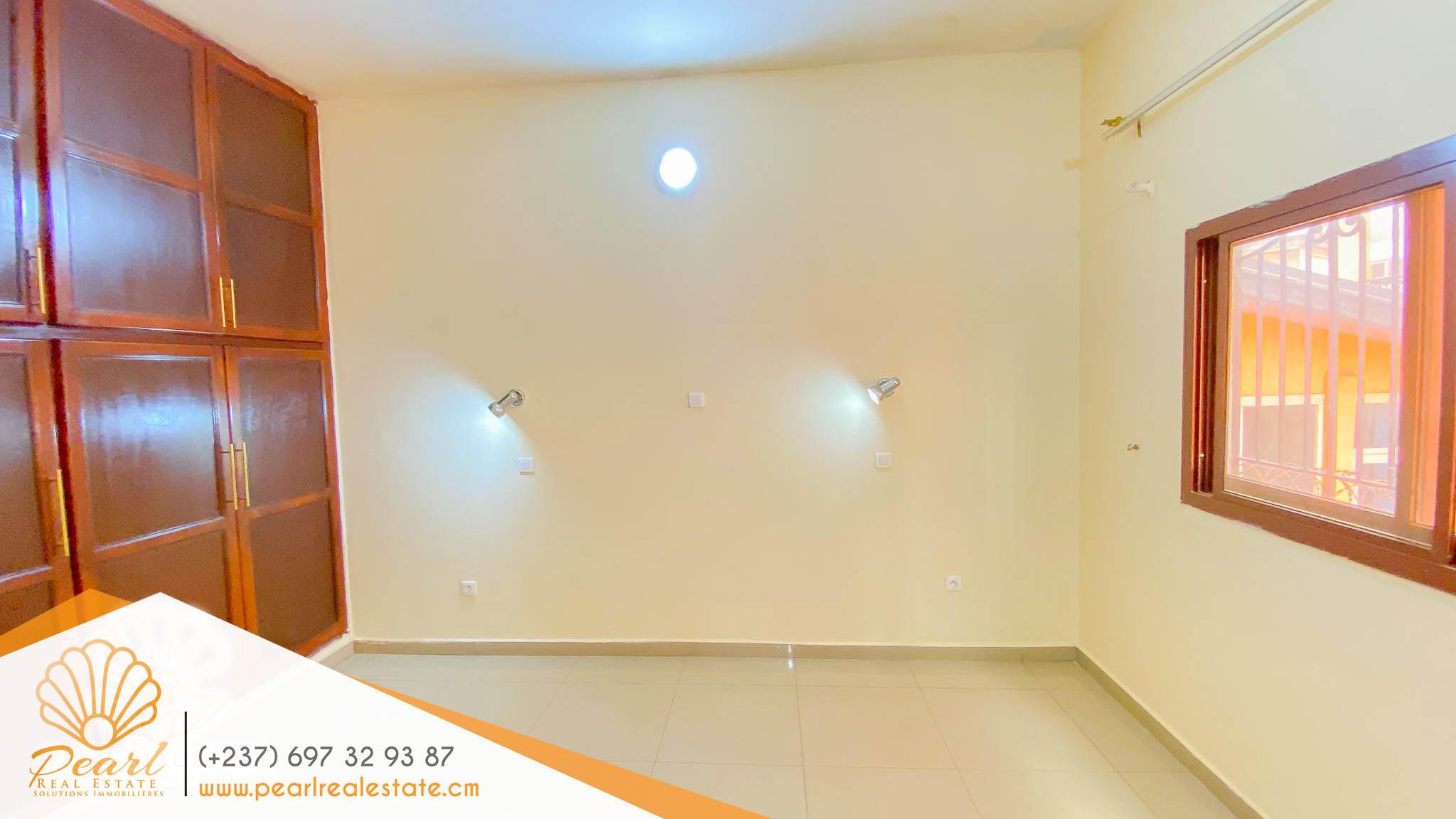 Appartement à louer - Yaoundé, Bastos, Golf - 1 salon(s), 3 chambre(s), 4 salle(s) de bains - 1 000 000 FCFA / mois