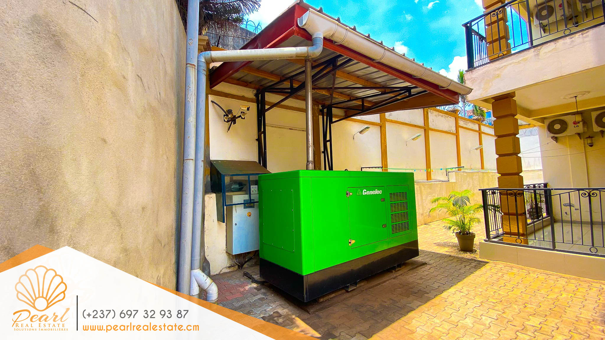 Appartement à louer - Yaoundé, Bastos, Golf - 1 salon(s), 3 chambre(s), 4 salle(s) de bains - 1 000 000 FCFA / mois
