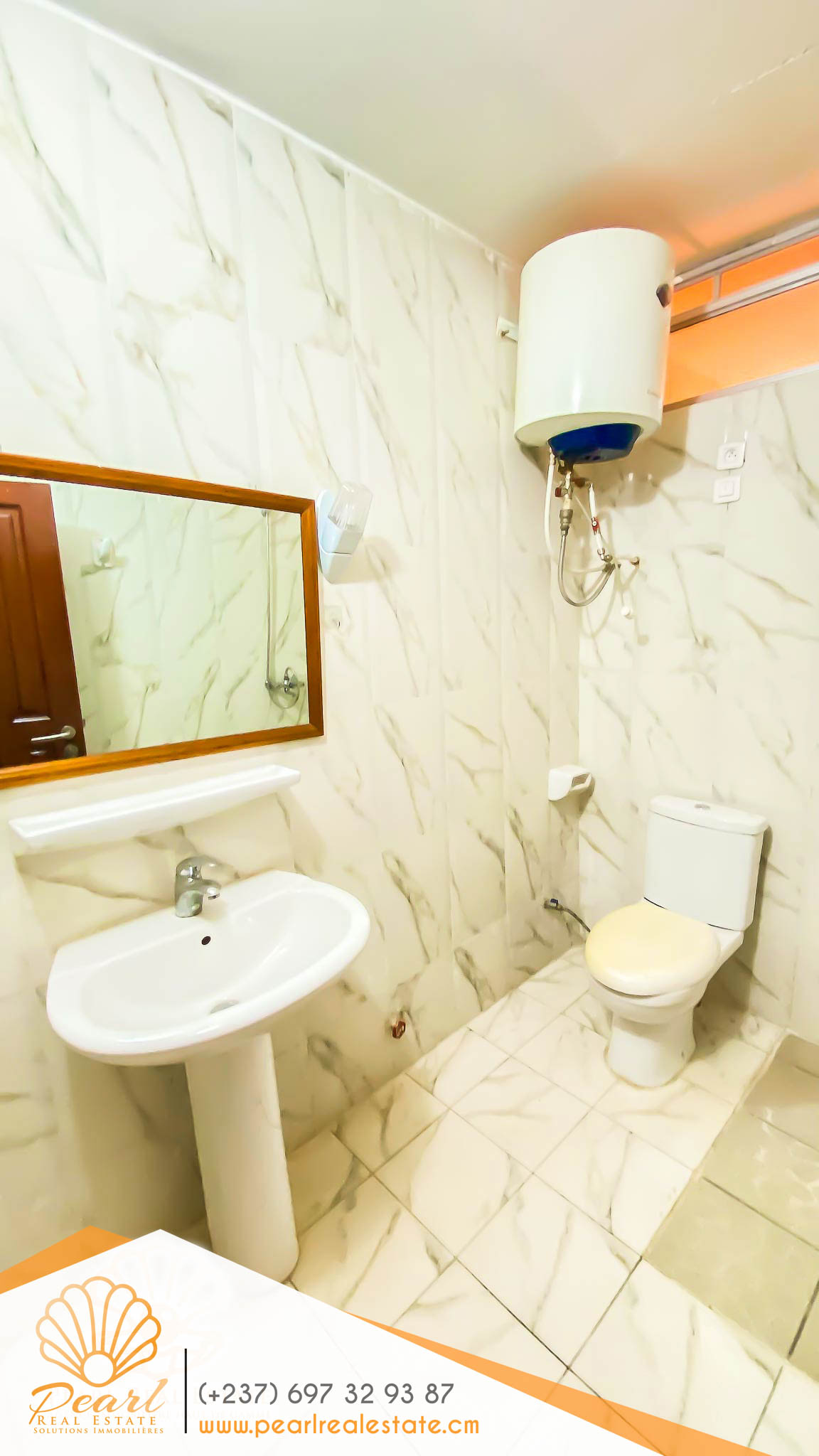 Appartement à louer - Yaoundé, Bastos, Golf - 1 salon(s), 3 chambre(s), 4 salle(s) de bains - 1 000 000 FCFA / mois