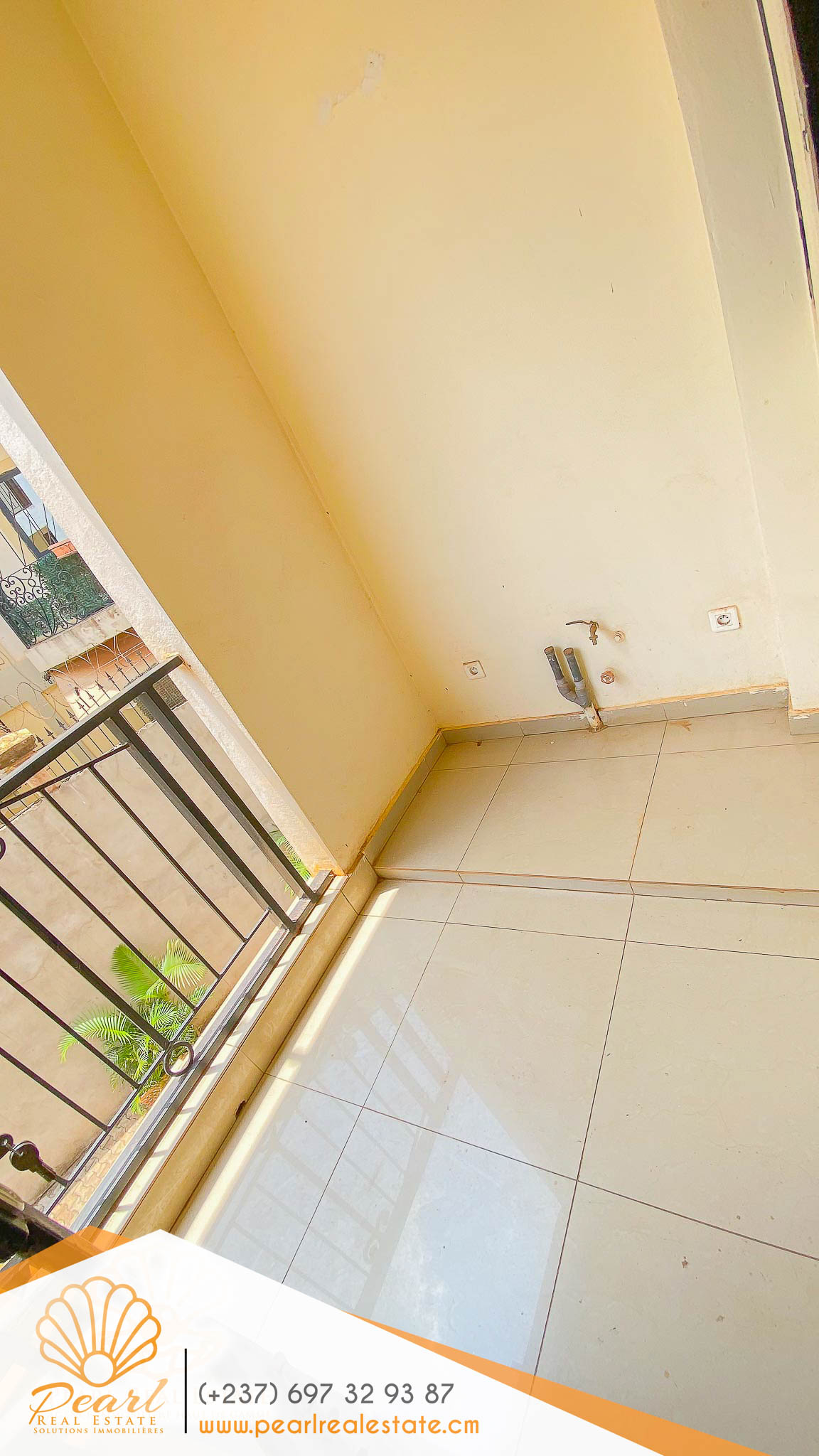 Appartement à louer - Yaoundé, Bastos, Golf - 1 salon(s), 3 chambre(s), 4 salle(s) de bains - 1 000 000 FCFA / mois