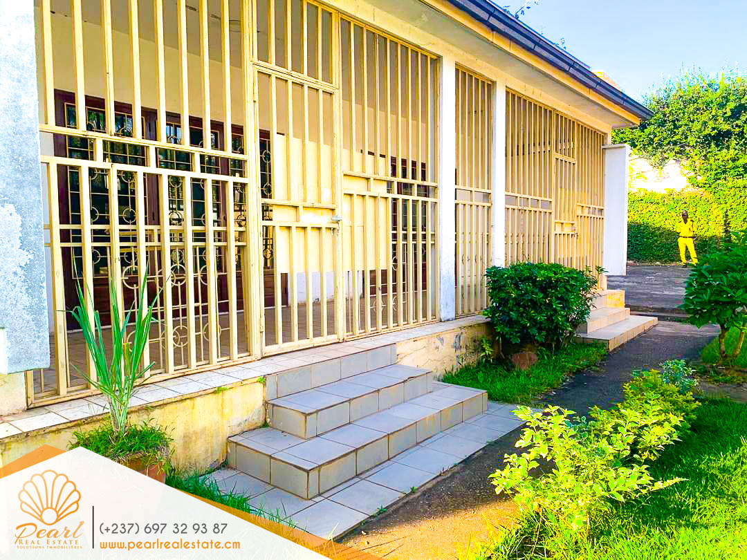 Maison (Villa) à louer - Yaoundé, Bastos, Ambassade de chine - 1 salon(s), 5 chambre(s), 4 salle(s) de bains - 1 700 000 FCFA / mois