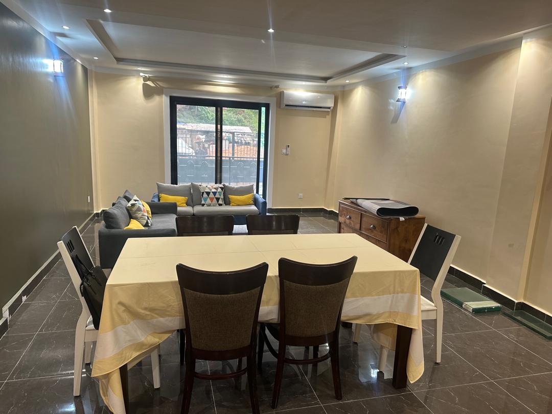 Apartment to rent - Yaoundé, Bastos, Bastos - 1 living room(s), 2 bedroom(s), 3 bathroom(s) - 1 000 000 FCFA / month