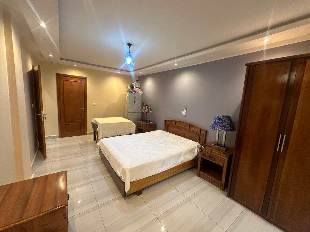 Apartment to rent - Yaoundé, Bastos, Bastos - 1 living room(s), 2 bedroom(s), 3 bathroom(s) - 1 000 000 FCFA / month
