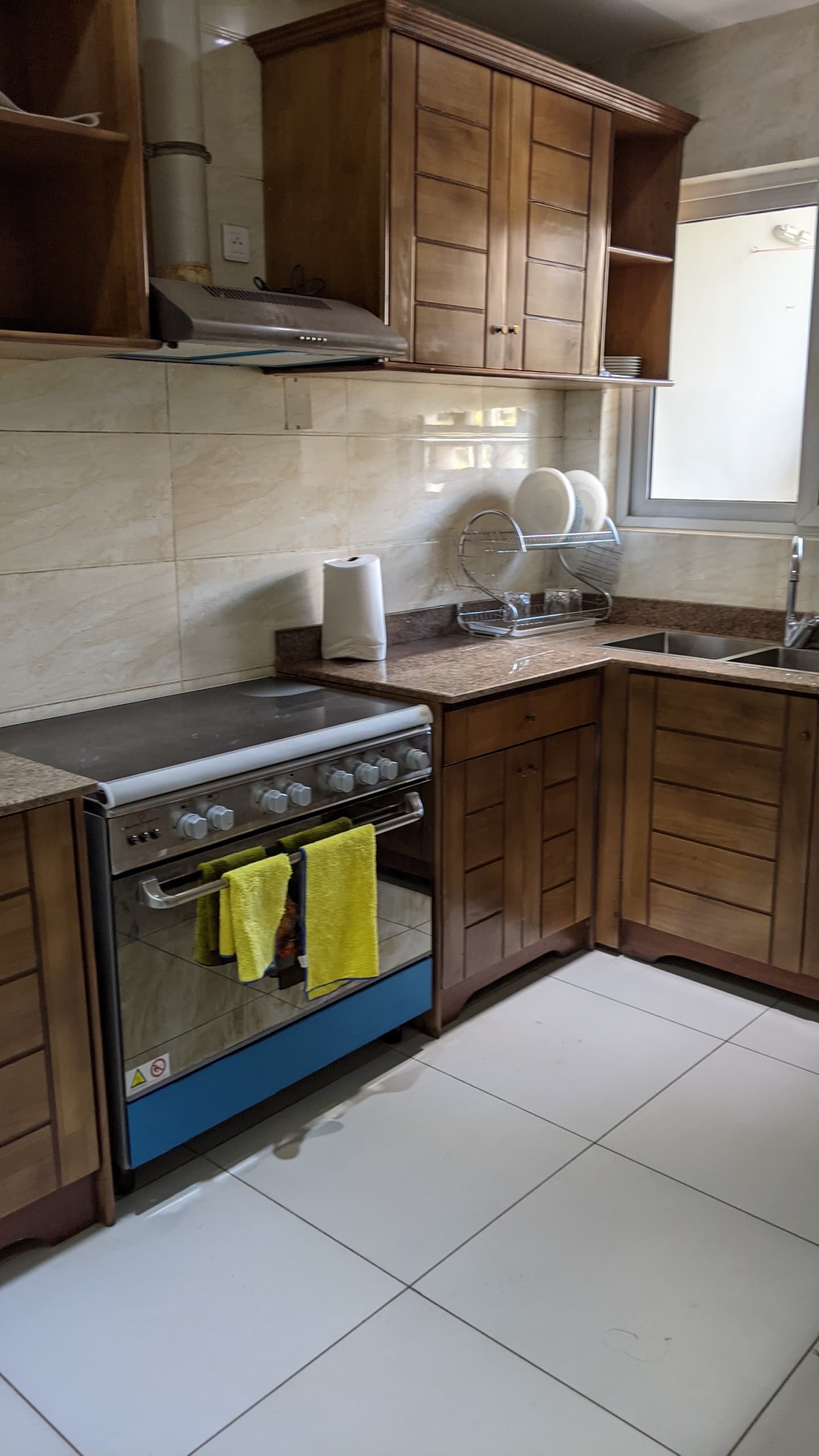 Appartement à louer - Yaoundé, Bastos, Bastos - 1 salon(s), 3 chambre(s), 3 salle(s) de bains - 1 500 000 FCFA / mois