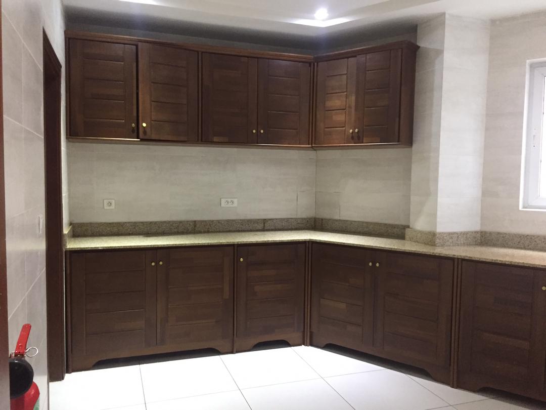 Appartement à louer - Yaoundé, Bastos, Bastos - 1 salon(s), 1 chambre(s), 2 salle(s) de bains - 500 000 FCFA / mois