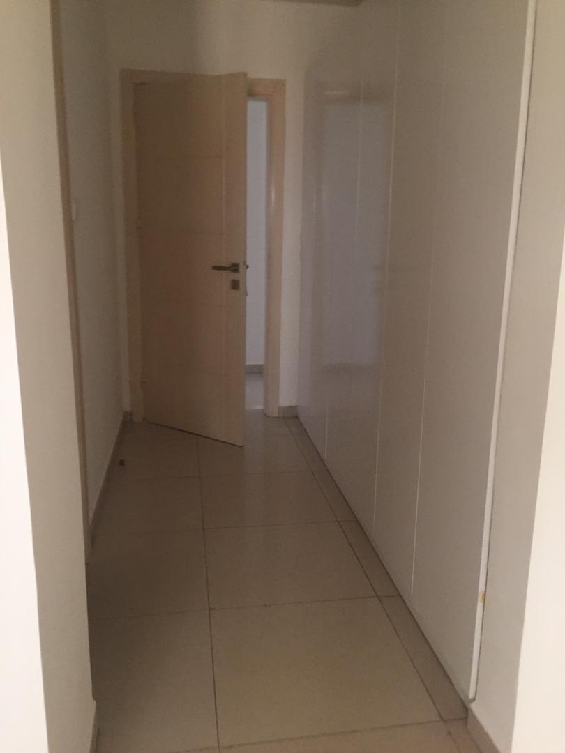 Appartement à louer - Yaoundé, Bastos, Bastos - 1 salon(s), 1 chambre(s), 2 salle(s) de bains - 500 000 FCFA / mois