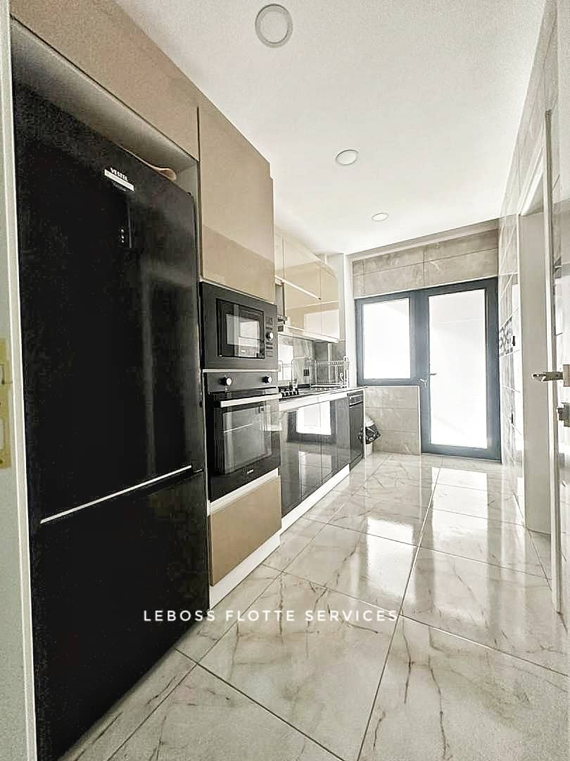 Apartment to rent - Yaoundé, Bastos, Bastos - 1 living room(s), 2 bedroom(s), 3 bathroom(s) - 2 500 000 FCFA / month