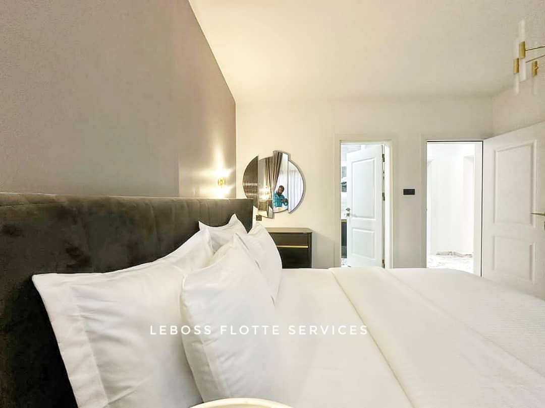 Apartment to rent - Yaoundé, Bastos, Bastos - 1 living room(s), 2 bedroom(s), 3 bathroom(s) - 2 500 000 FCFA / month