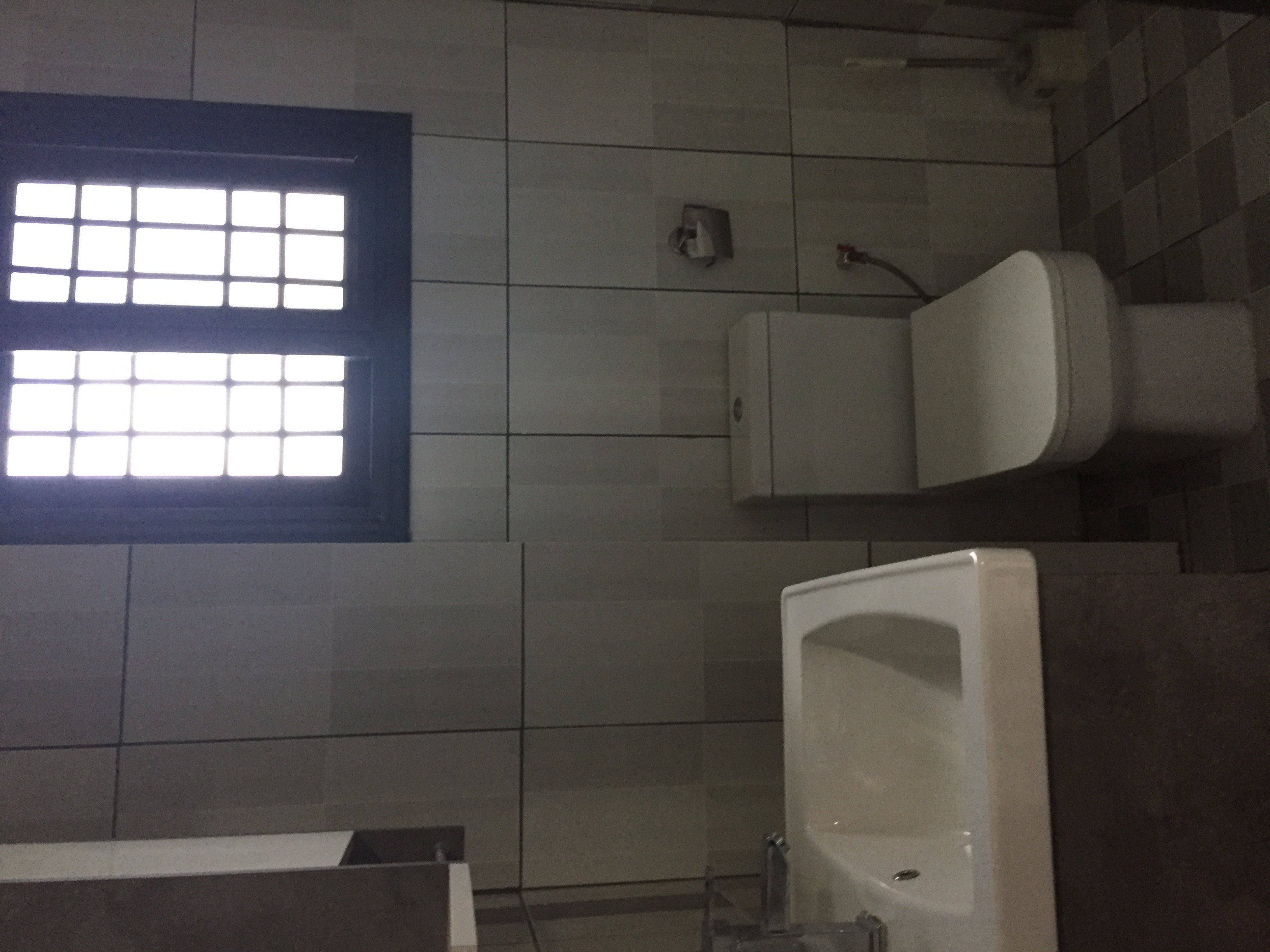Appartement à louer - Yaoundé, Bastos, Golf - 1 salon(s), 3 chambre(s), 3 salle(s) de bains - 1 200 000 FCFA / mois