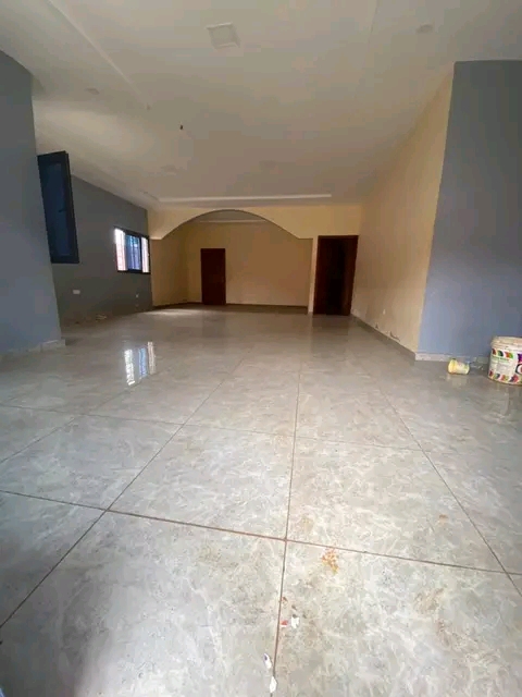 House (Villa) to rent - Yaoundé, Nkol-messeng, Nkolmessen - 2 living room(s), 4 bedroom(s), 3 bathroom(s) - 300 000 FCFA / month