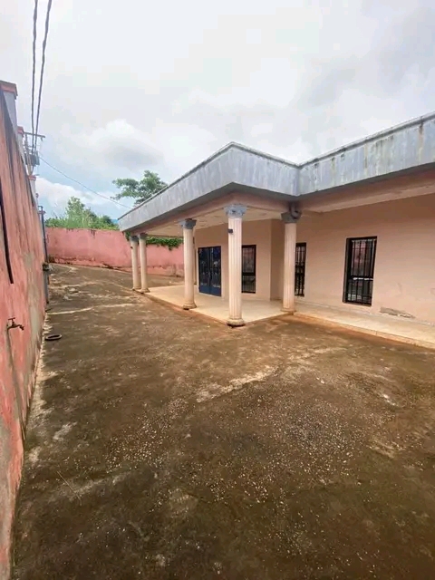 House (Villa) to rent - Yaoundé, Nkol-messeng, Nkolmessen - 2 living room(s), 4 bedroom(s), 3 bathroom(s) - 300 000 FCFA / month