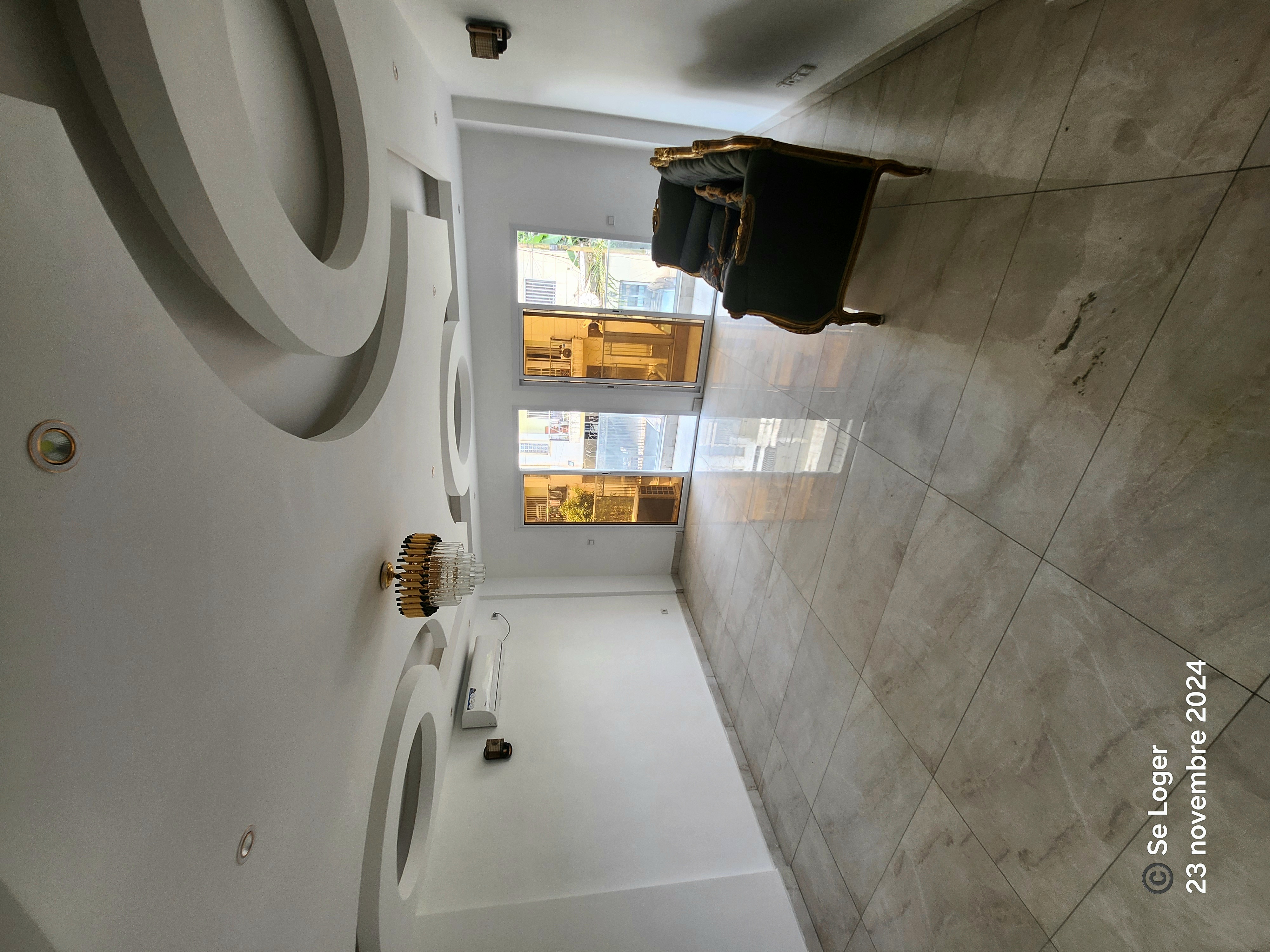 Appartement à louer - Douala, Bonapriso, M - 1 salon(s), 2 chambre(s), 3 salle(s) de bains - 700 000 FCFA / mois