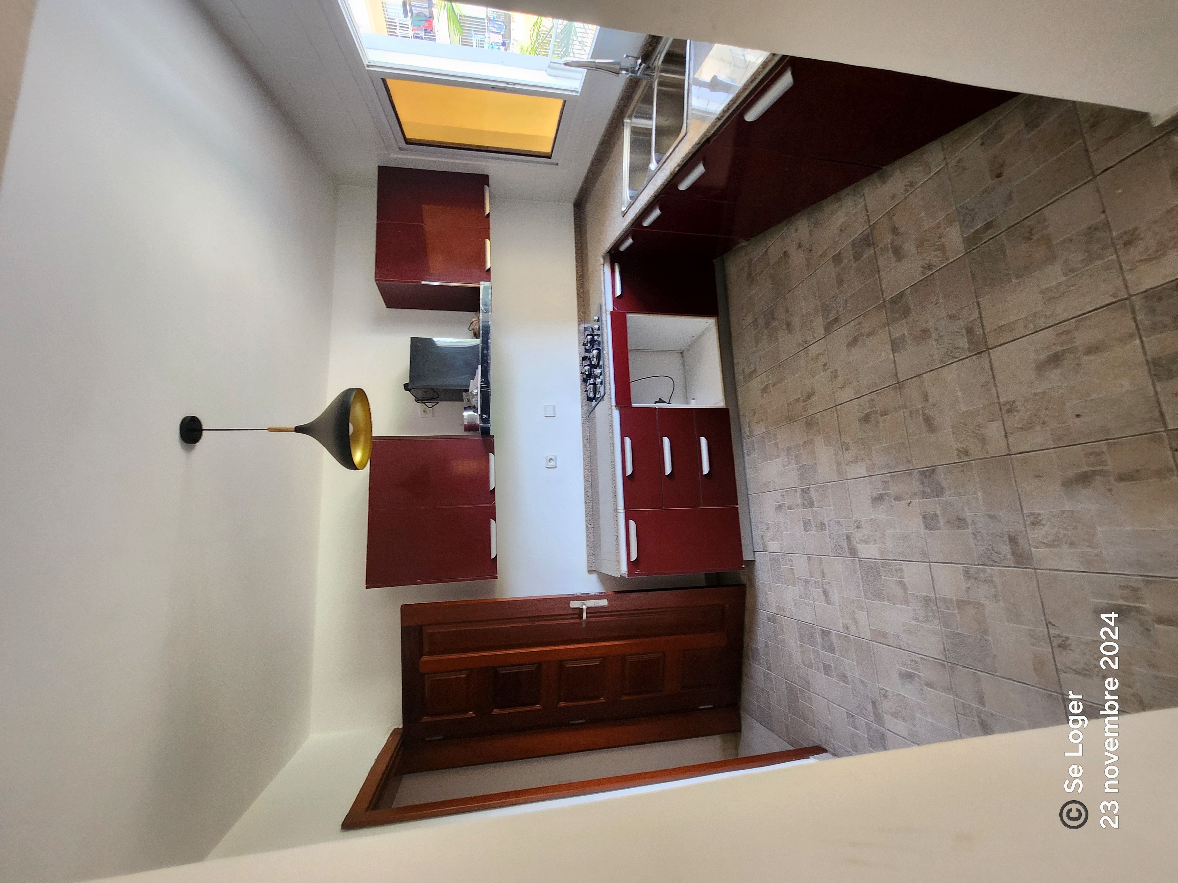 Appartement à louer - Douala, Bonapriso, M - 1 salon(s), 2 chambre(s), 3 salle(s) de bains - 700 000 FCFA / mois