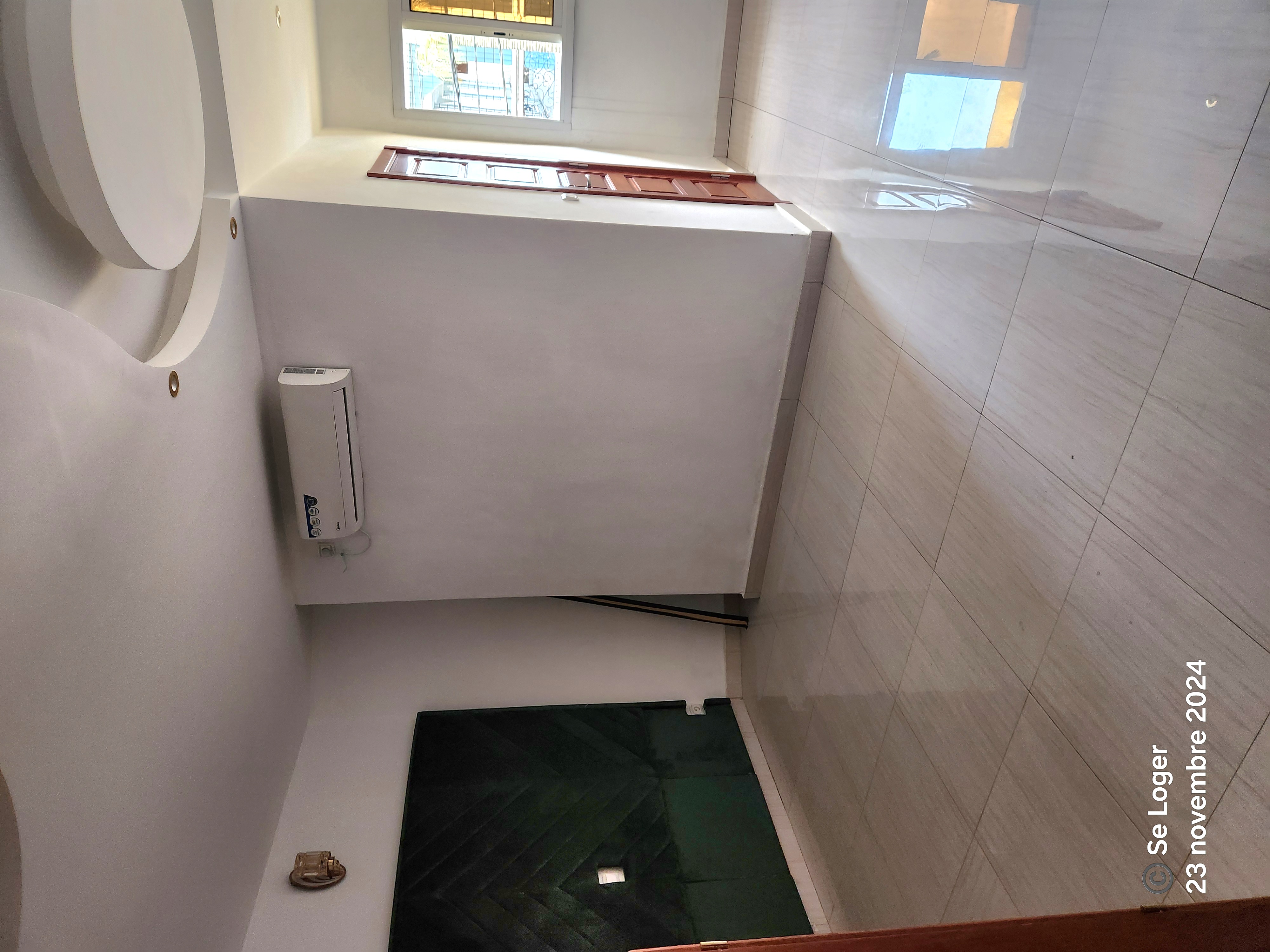 Appartement à louer - Douala, Bonapriso, M - 1 salon(s), 2 chambre(s), 3 salle(s) de bains - 700 000 FCFA / mois