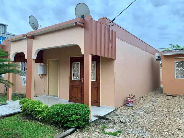 House (Villa) for sale - Douala, Kotto, Entrée chefferie - 1 living room(s), 3 bedroom(s), 2 bathroom(s) - 100 000 000 FCFA / month