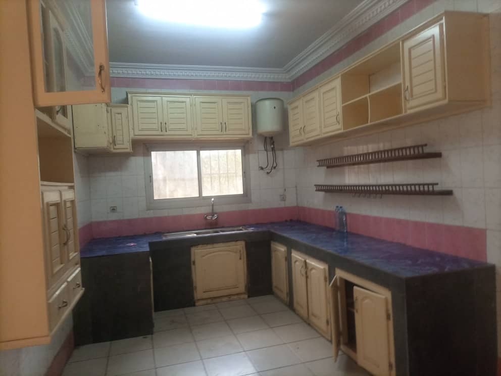 House (Duplex) to rent - Yaoundé, Bastos, Bastos - 2 living room(s), 7 bedroom(s), 7 bathroom(s) - 2 800 000 FCFA / month