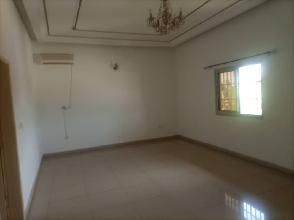 Office to rent at Yaoundé, Bastos, Bastos - 800 m2 - 2 800 000 FCFA