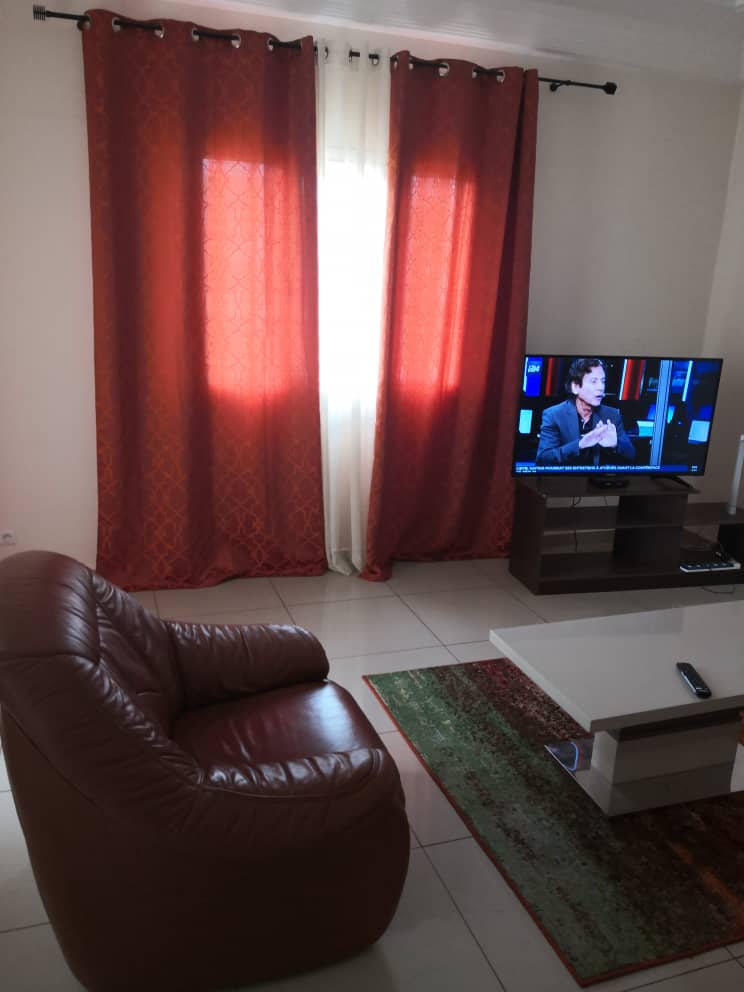 Apartment to rent - Yaoundé, Bastos, Bastos - 1 living room(s), 2 bedroom(s), 3 bathroom(s) - 1 200 000 FCFA / month