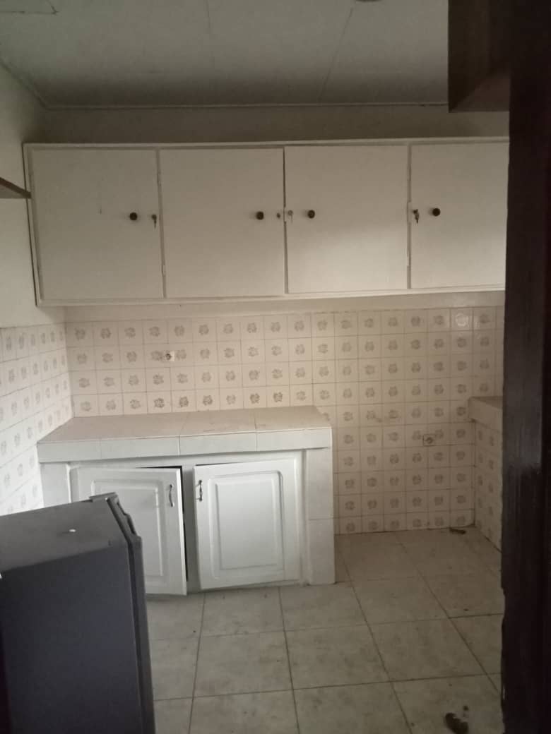 House (Duplex) to rent - Yaoundé, Bastos, Bastos - 1 living room(s), 5 bedroom(s), 4 bathroom(s) - 1 700 000 FCFA / month