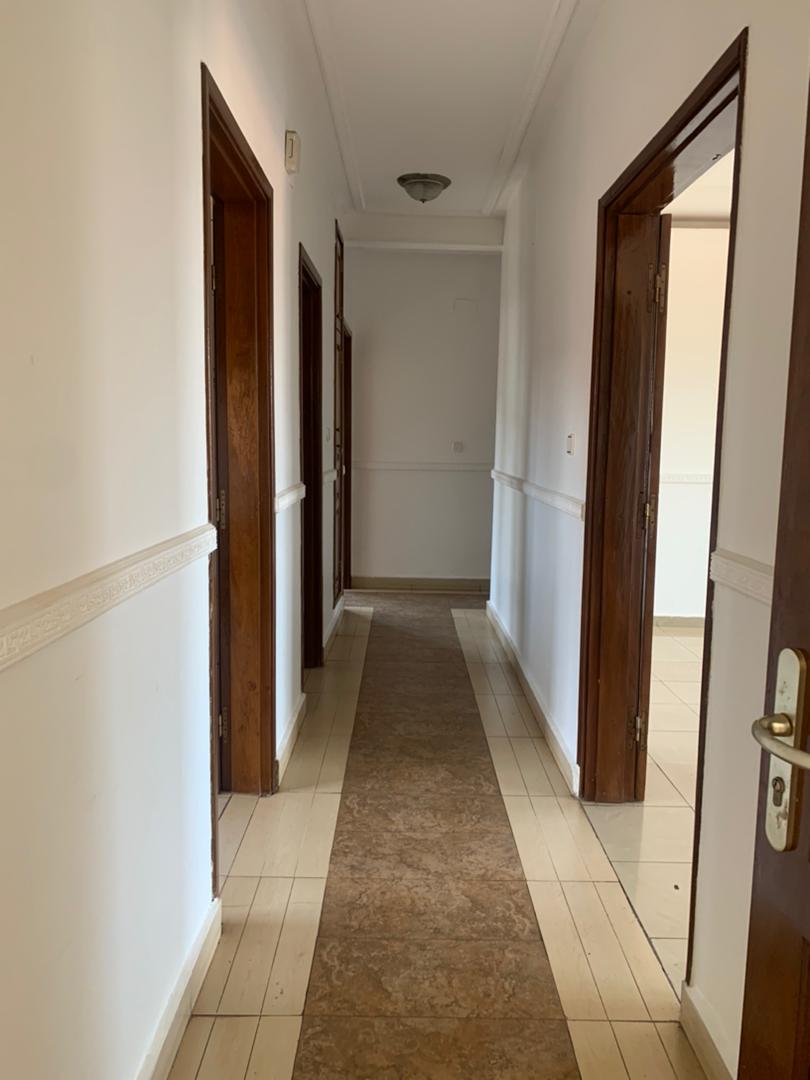 Appartement à louer - Yaoundé, Bastos, Dra - 1 salon(s), 2 chambre(s), 2 salle(s) de bains - 320 000 FCFA / mois