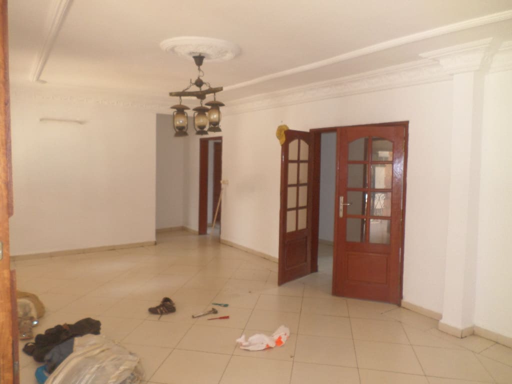 Apartment to rent - Yaoundé, Bastos, Bastos - 1 living room(s), 3 bedroom(s), 2 bathroom(s) - 400 000 FCFA / month