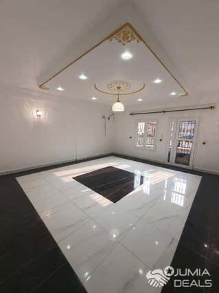 Apartment to rent - Yaoundé, Bastos, Bastos - 1 living room(s), 2 bedroom(s), 3 bathroom(s) - 600 000 FCFA / month