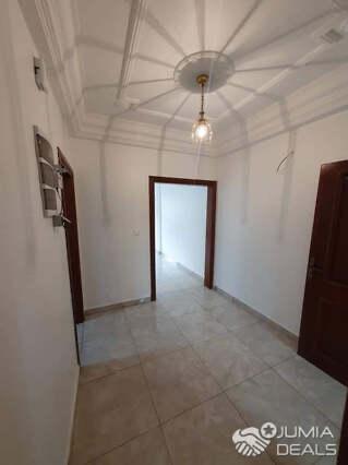 Appartement à louer - Yaoundé, Bastos, Bastos - 1 salon(s), 2 chambre(s), 3 salle(s) de bains - 600 000 FCFA / mois