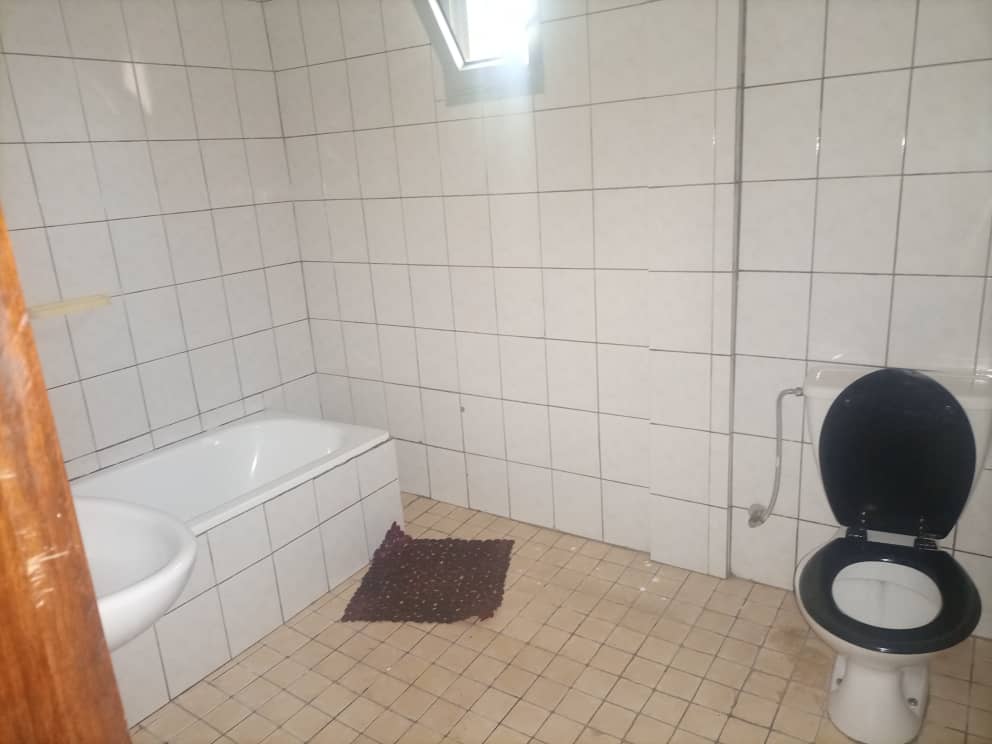 Apartment to rent - Yaoundé, Bastos, Bastos - 1 living room(s), 3 bedroom(s), 2 bathroom(s) - 4 500 000 FCFA / month