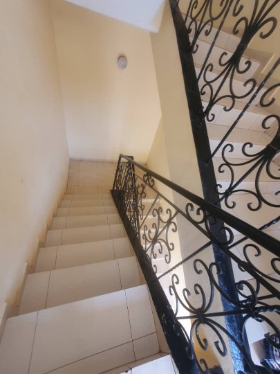 Appartement à louer - Yaoundé, Bastos, Bastos - 1 salon(s), 2 chambre(s), 3 salle(s) de bains - 400 000 FCFA / mois