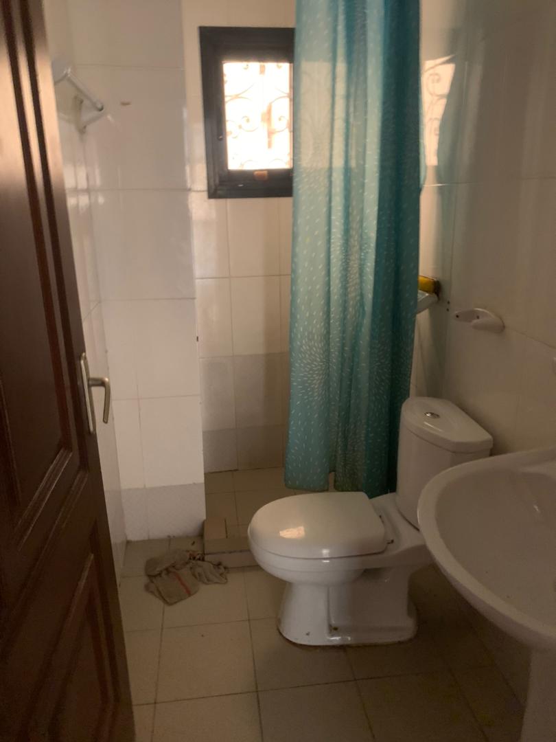 Apartment to rent - Yaoundé, Mfandena, Mfandena - 1 living room(s), 3 bedroom(s), 3 bathroom(s) - 350 000 FCFA / month