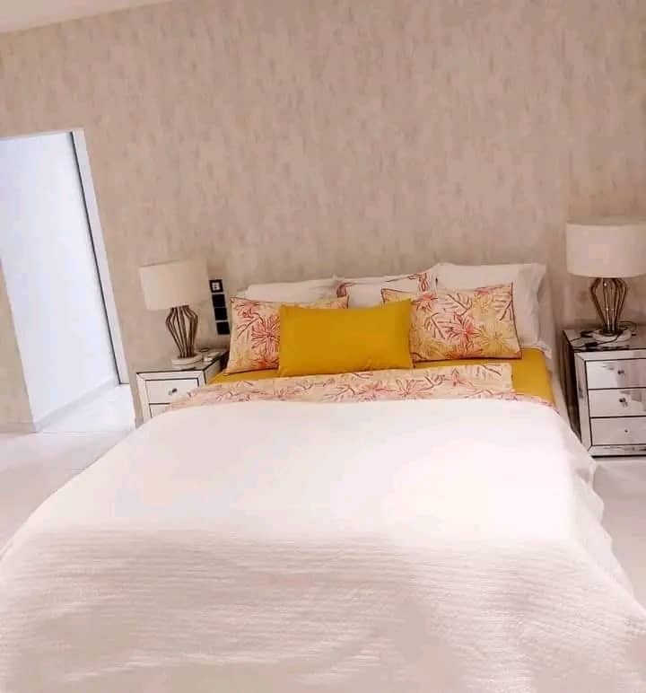 Maison (Duplex) à vendre - Yaoundé, Odza, Odza - 1 salon(s), 4 chambre(s), 5 salle(s) de bains - 330 000 000 FCFA