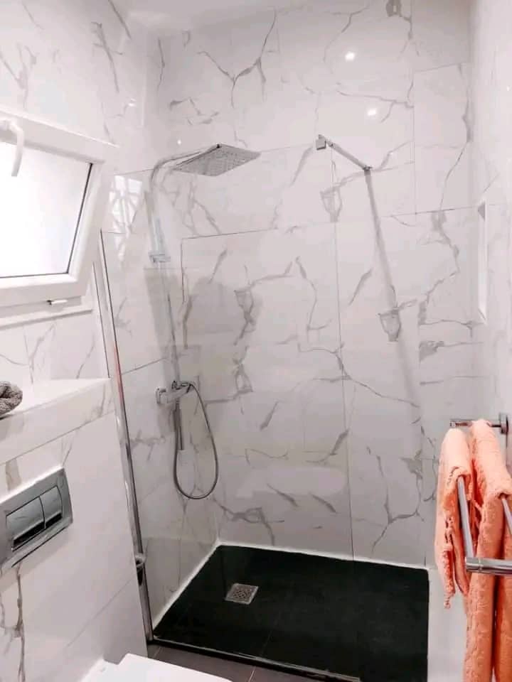 Maison (Duplex) à vendre - Yaoundé, Odza, Odza - 1 salon(s), 4 chambre(s), 5 salle(s) de bains - 330 000 000 FCFA