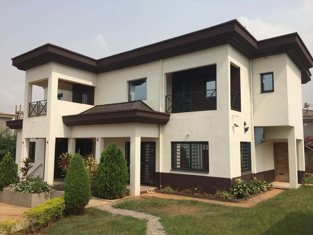 Maison (Duplex) à vendre - Yaoundé, Odza, Odza - 2 salon(s), 5 chambre(s), 6 salle(s) de bains - 230 000 000 FCFA