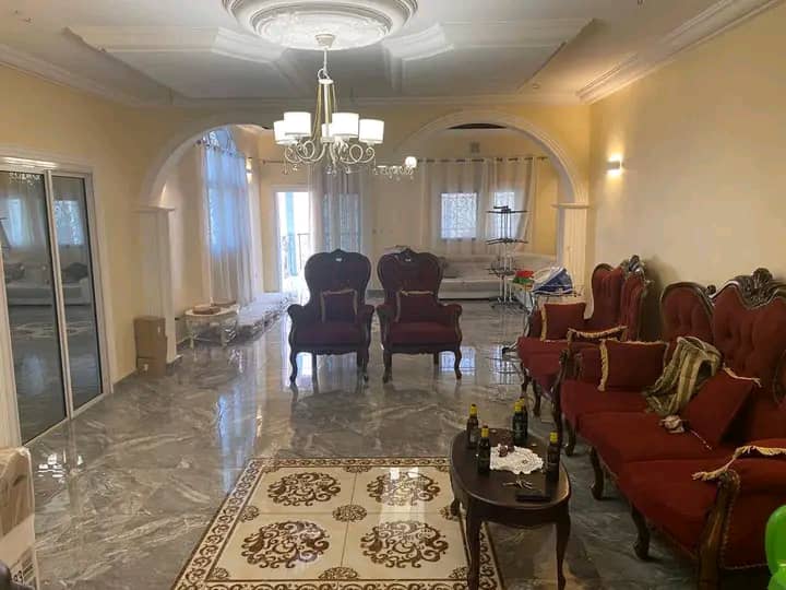 Maison (Duplex) à vendre - Yaoundé, Odza, Monti - 3 salon(s), 5 chambre(s), 5 salle(s) de bains - 150 000 000 FCFA