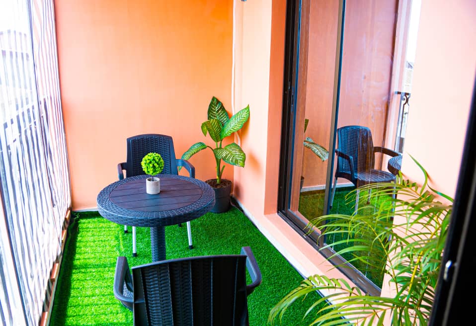 Apartment to rent - Yaoundé, Mfandena, Avenue foe (appartement meublé 60.000 la journée- 1.200.000 forfait mensuel) - 1 living room(s), 2 bedroom(s), 2 bathroom(s) - 1 200 000 FCFA / month