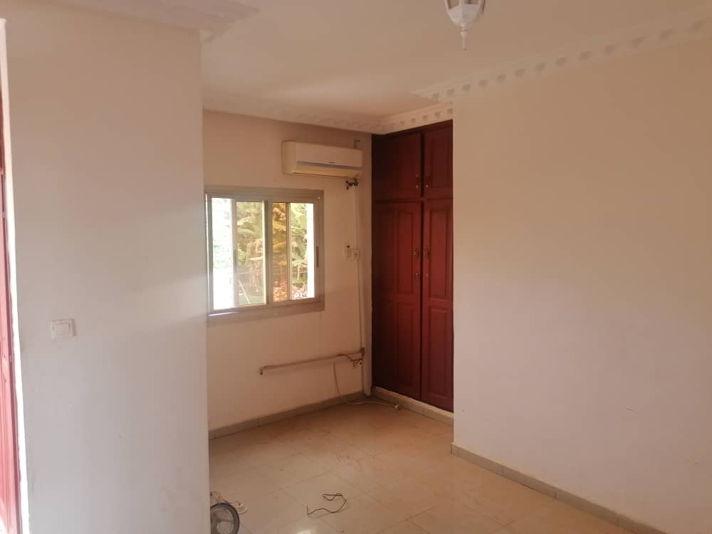 Apartment to rent - Yaoundé, Bastos, Bastos - 1 living room(s), 3 bedroom(s), 3 bathroom(s) - 4 500 000 FCFA / month
