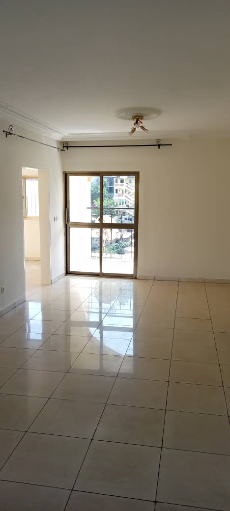 Apartment to rent - Yaoundé, Bastos, Bastos - 1 living room(s), 1 bedroom(s), 1 bathroom(s) - 400 000 FCFA / month