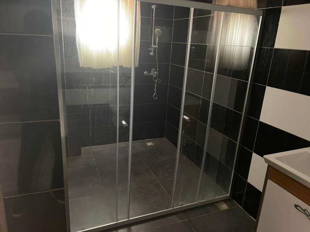 Apartment to rent - Yaoundé, Bastos, Bastos - 1 living room(s), 3 bedroom(s), 3 bathroom(s) - 1 300 000 FCFA / month