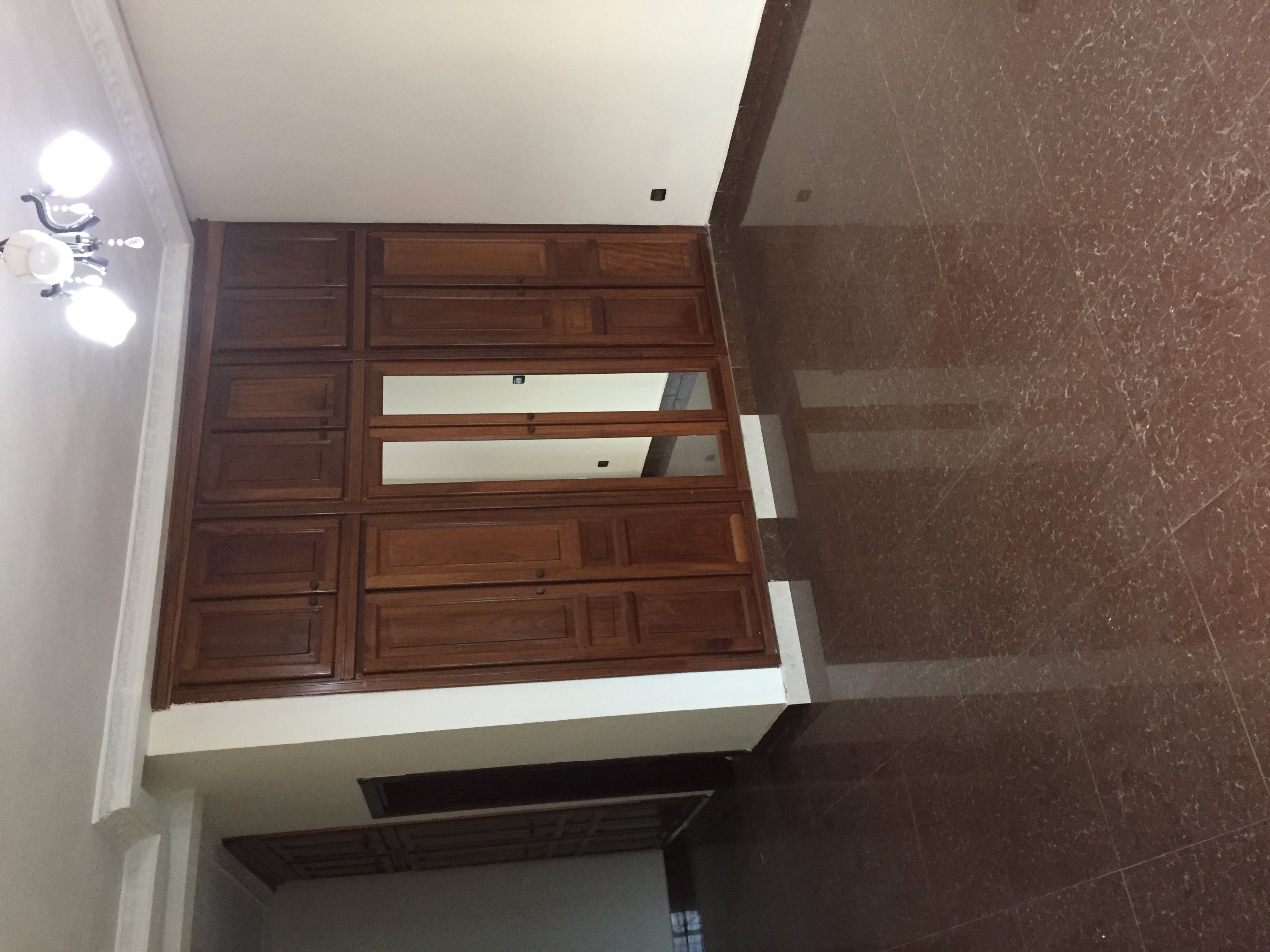 Apartment to rent - Yaoundé, Bastos, Vers dragage - 1 living room(s), 3 bedroom(s), 3 bathroom(s) - 550 000 FCFA / month