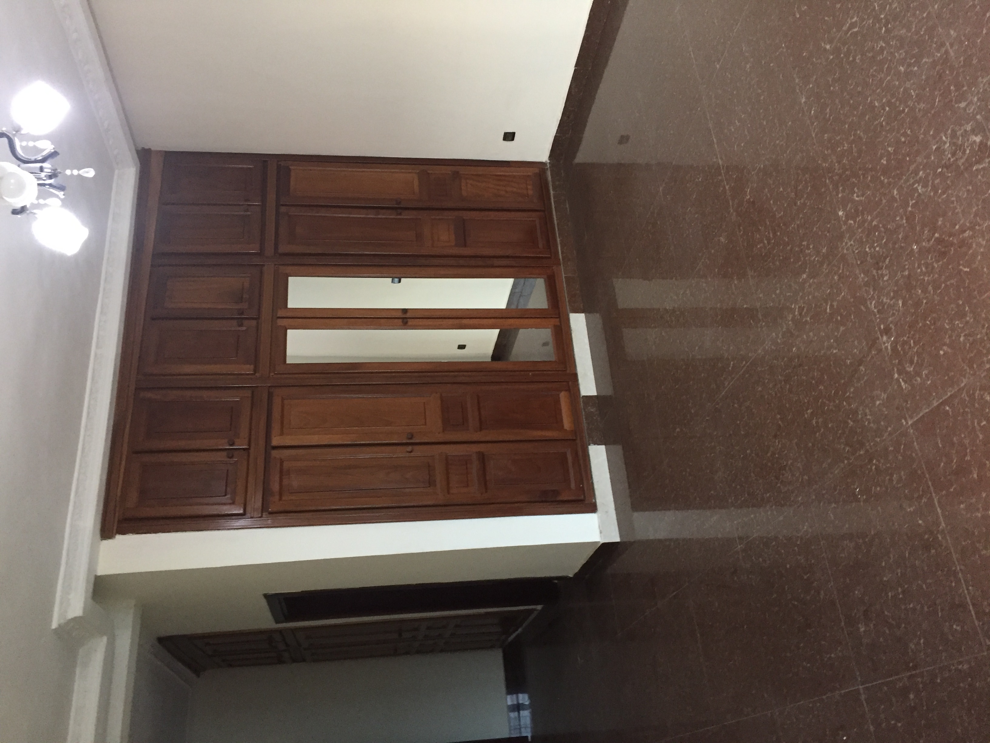 Apartment to rent - Yaoundé, Bastos, Vers dragage - 1 living room(s), 3 bedroom(s), 3 bathroom(s) - 550 000 FCFA / month