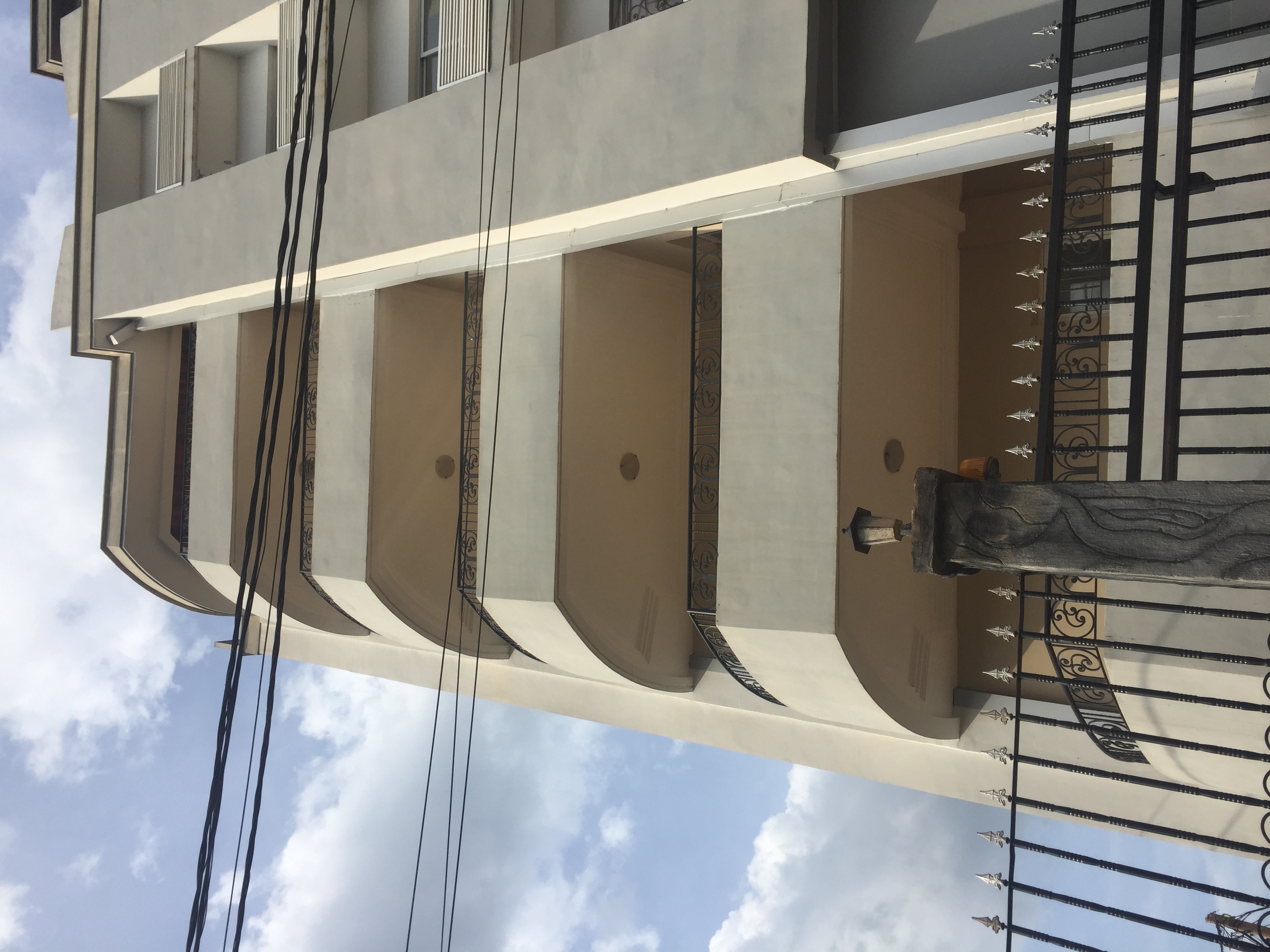 Appartement à louer - Yaoundé, Bastos, Bastos centre immeuble à louer - 32 salon(s), 24 chambre(s), 32 salle(s) de bains - 10 000 000 FCFA / mois