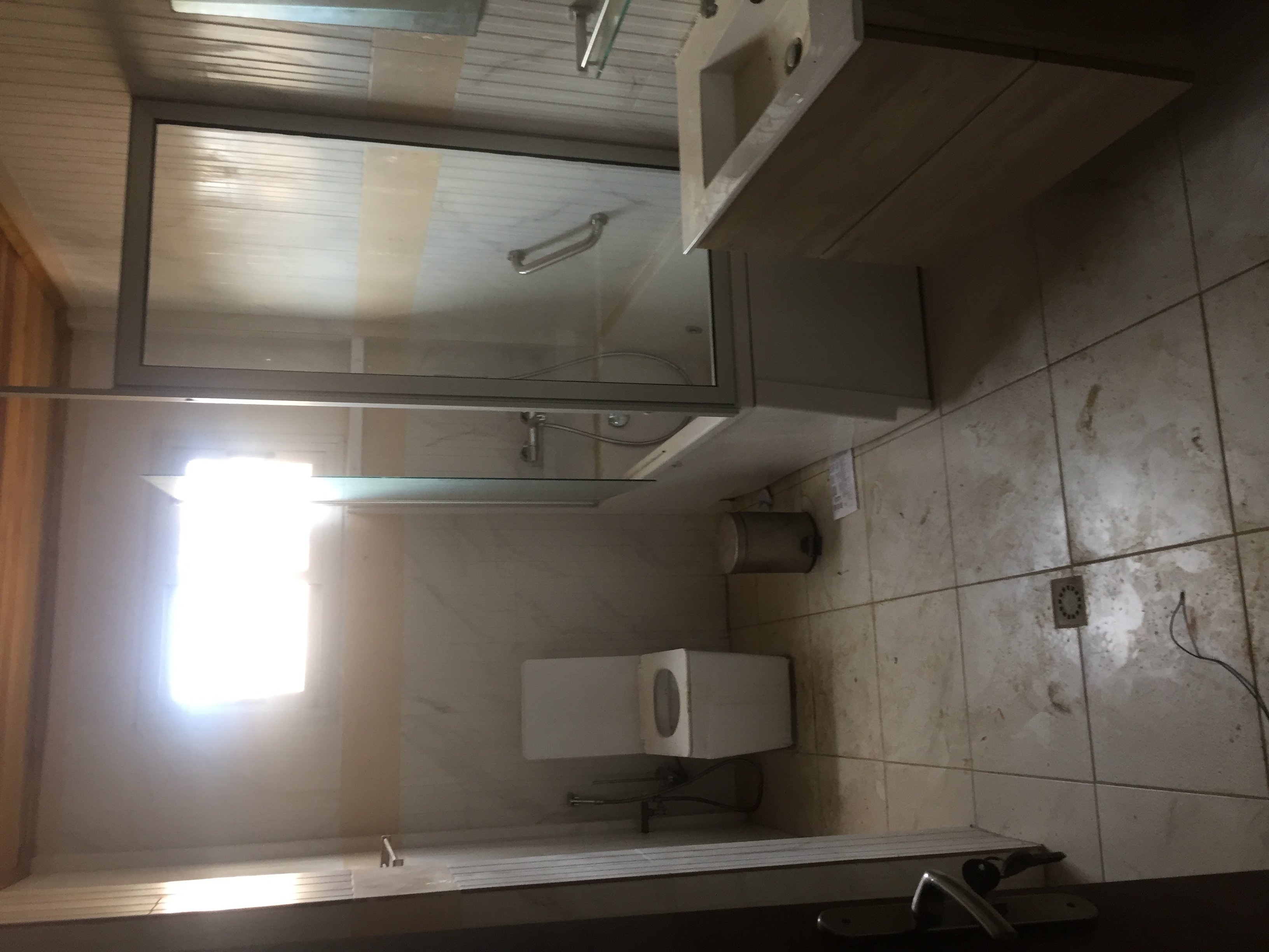 Appartement à louer - Yaoundé, Bastos, Bastos centre immeuble à louer - 32 salon(s), 24 chambre(s), 32 salle(s) de bains - 10 000 000 FCFA / mois