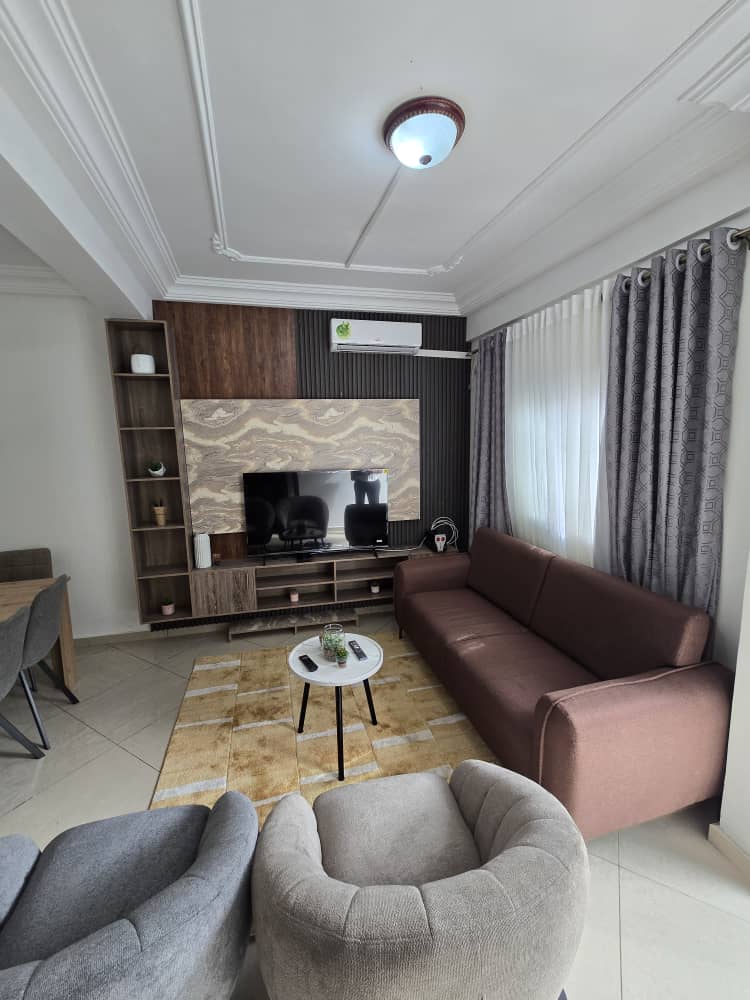 Apartment to rent - Yaoundé, Bastos, Bastos centre - 1 living room(s), 1 bedroom(s), 2 bathroom(s) - 50 000 FCFA / month