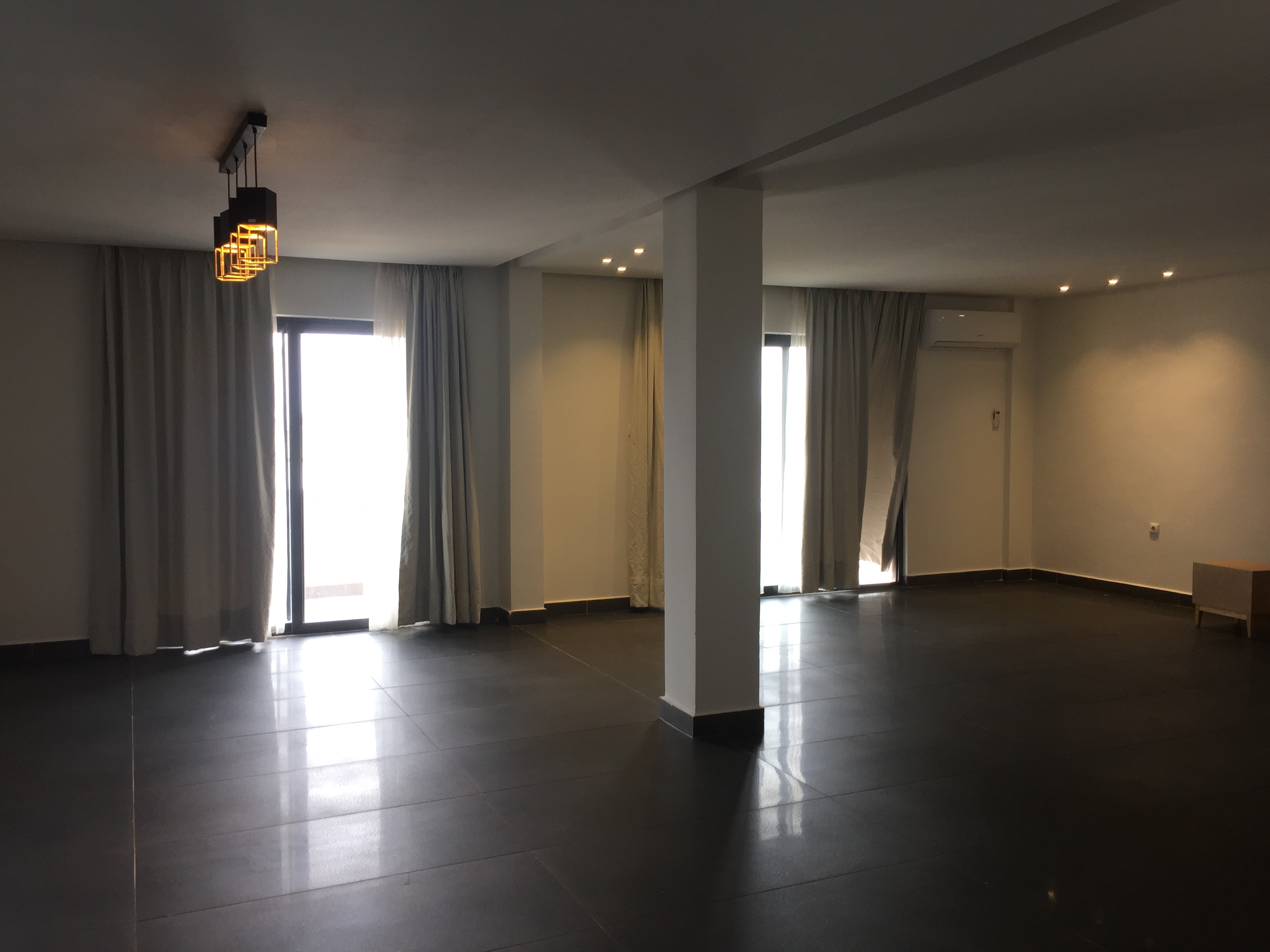 Appartement à louer - Yaoundé, Bastos, GOLF - 1 salon(s), 3 chambre(s), 4 salle(s) de bains - 1 500 000 FCFA / mois