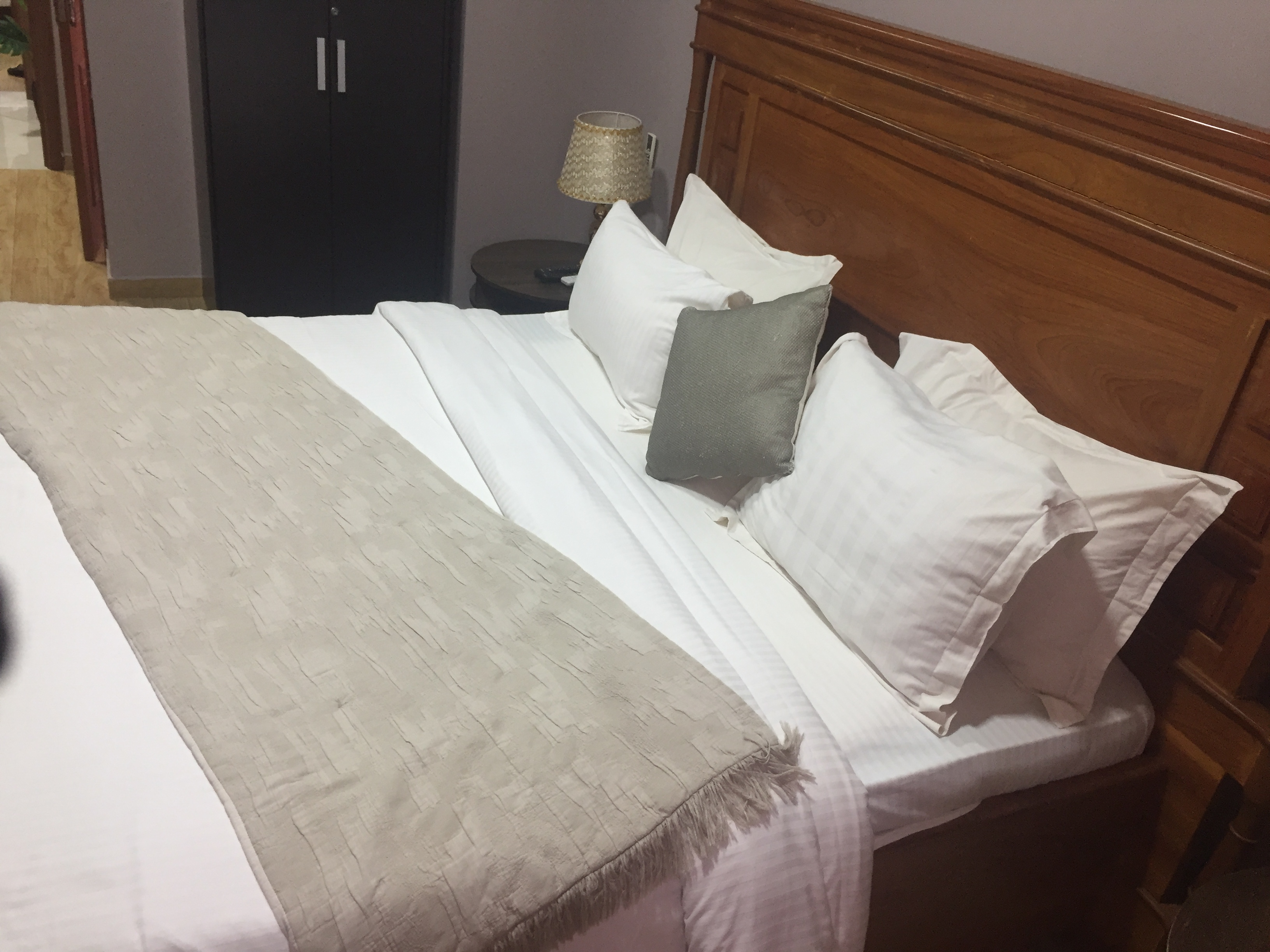 Apartment to rent - Yaoundé, Bastos, Bastos centre prix à la nuitée - 1 living room(s), 2 bedroom(s), 2 bathroom(s) - 70 000 FCFA / month