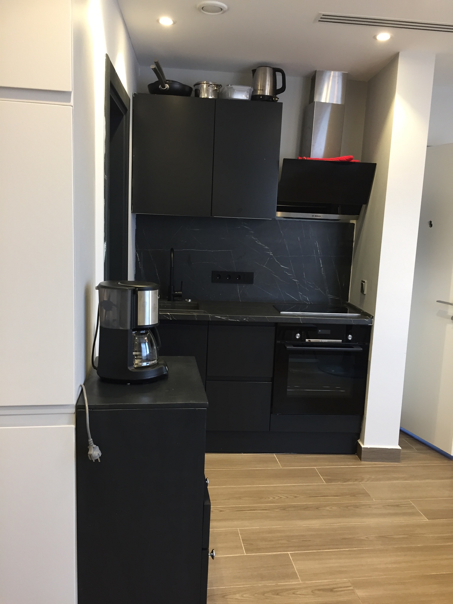 Studio to rent - Yaoundé, Bastos, Bastos centre - 600 000 FCFA / month