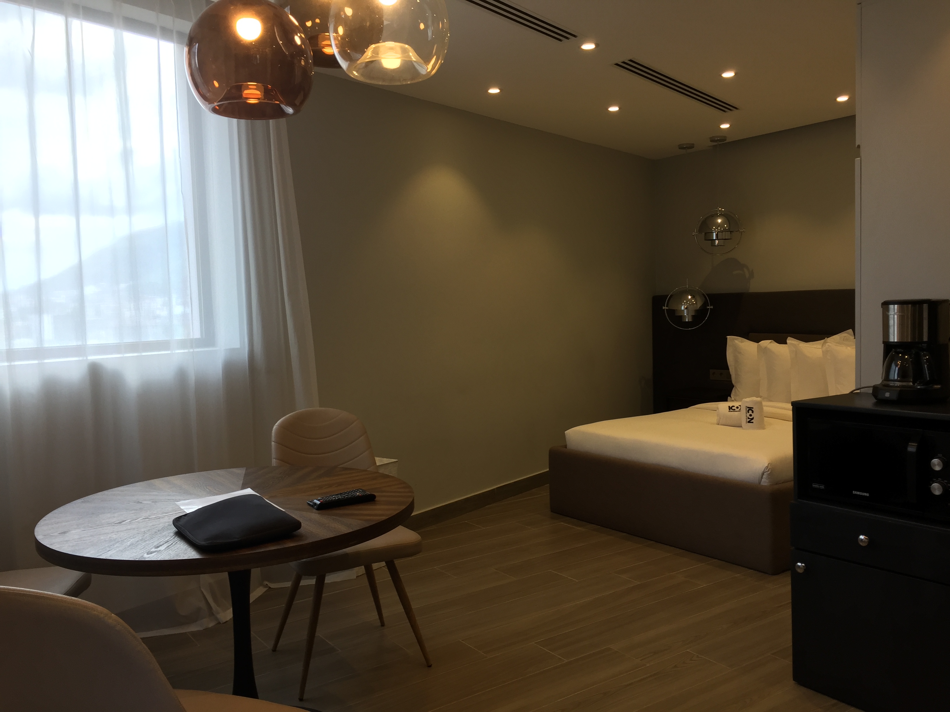 Studio to rent - Yaoundé, Bastos, Bastos centre - 600 000 FCFA / month