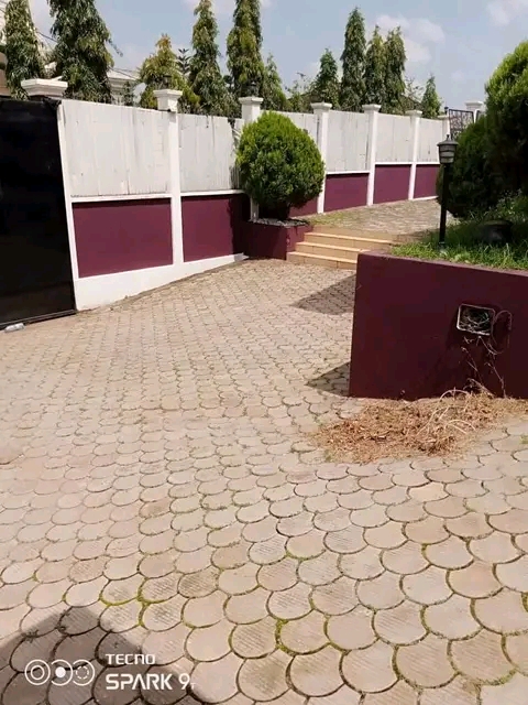 House (Duplex) to rent - Yaoundé, Odza, Kuweit - 6 living room(s), 7 bedroom(s), 3 bathroom(s) - 1 000 000 FCFA / month