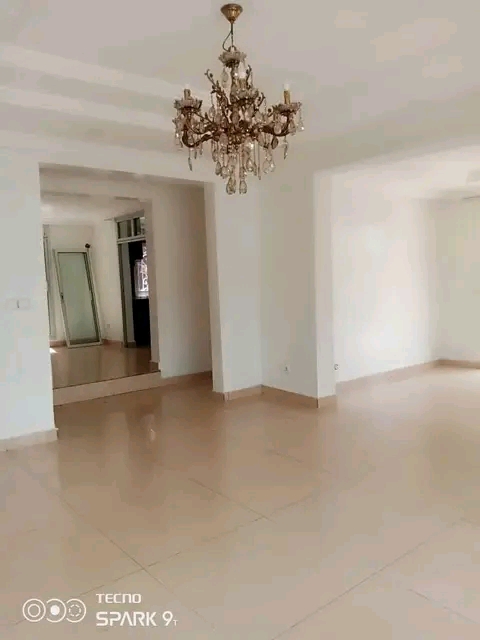 House (Duplex) to rent - Yaoundé, Odza, Kuweit - 6 living room(s), 7 bedroom(s), 3 bathroom(s) - 1 000 000 FCFA / month