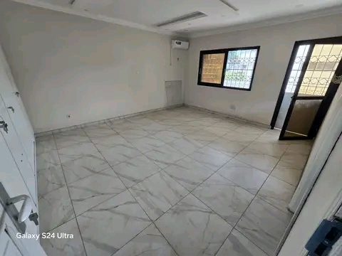 House (Duplex) to rent - Yaoundé, Bastos, Bastos - 1 living room(s), 4 bedroom(s), 3 bathroom(s) - 1 400 000 FCFA / month